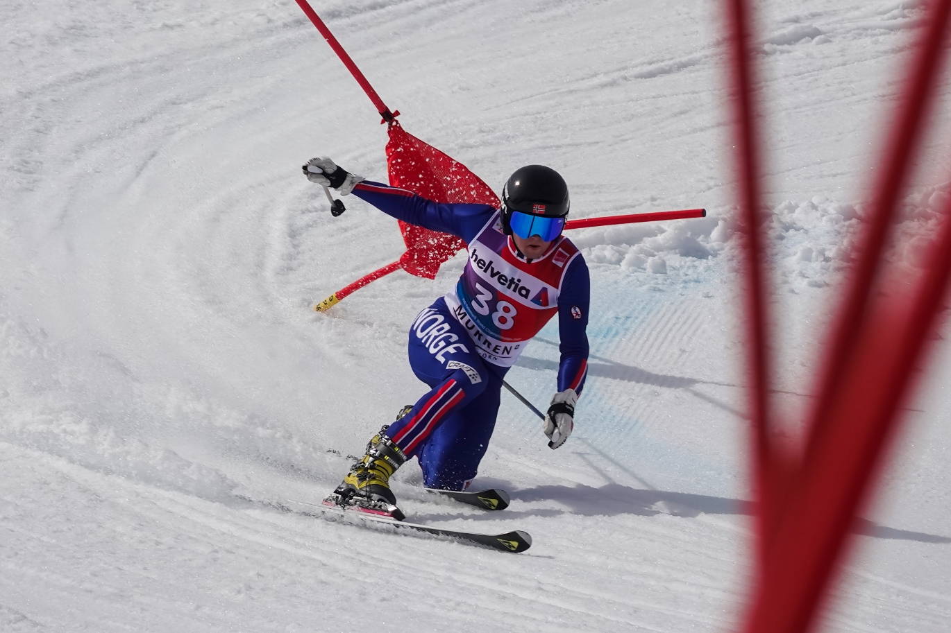 Emil i aksjon under Jr.VM i sveitsiske Mürren våren 2022. (Foto: Nils Alveberg)